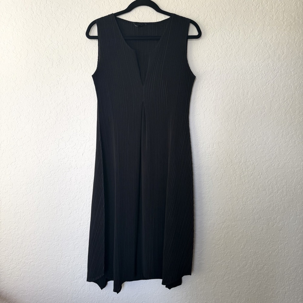 Veeca Pleated Midi Dress Medium Black Cocktail LBD Flattering Stretch Crinkle